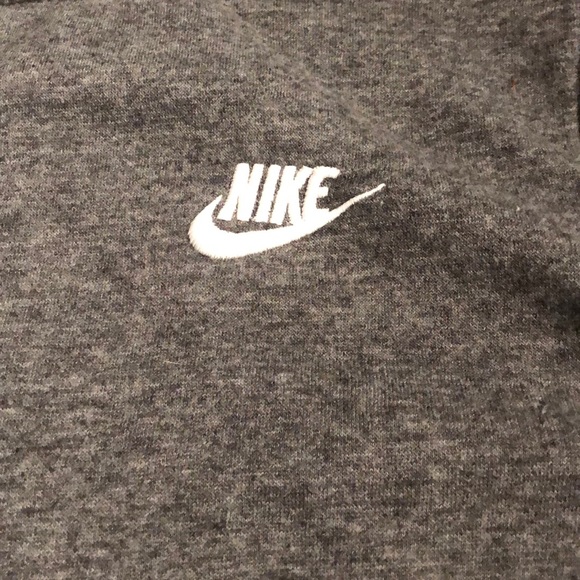 Nike sweatshirt - Picture 2 of 4